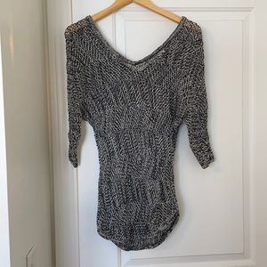 Half long sleeve knitted top brand new! -size small